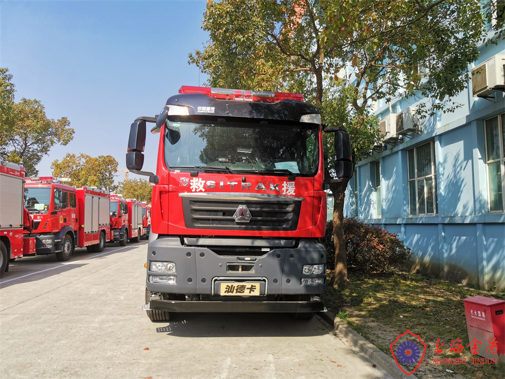 12 Ton Tanker Fire Fighting Vehicles Combined With Water Foam and Dry Powder