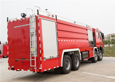 Pompa HALE yang Dipasang di Belakang 6000L / mnt 6X6 Drive Truk Pemadam Kebakaran Bandara dengan Sasis Impor