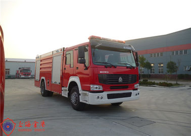 206Kw 4x2 Drive Truk pemadam kebakaran komersial Ruang besar Truk pemadam kebakaran busa enam kursi