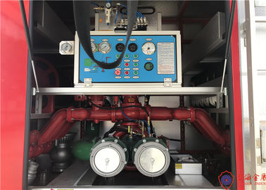 Proporsi manual truk pemadam kebakaran komersial Dua baris kabin stainless steel atau PP tangki