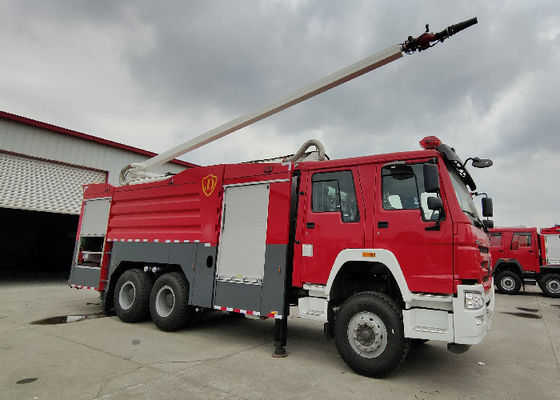 25m Tinggi Kerja Menara Air Truk Pemadam Kebakaran Aliran Semprot 4200L / mnt Rentang 70m