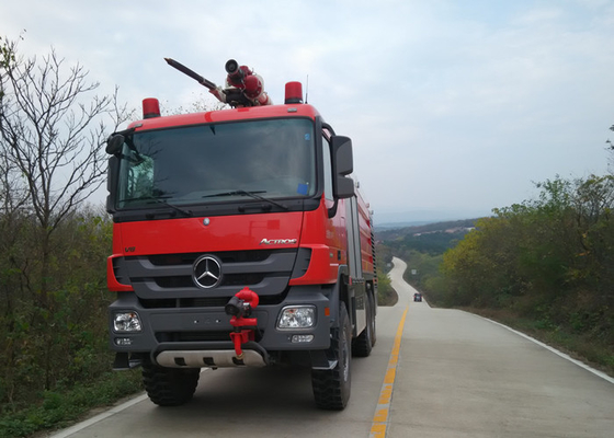 G.V.W 33 Ton Mercedes Benz ARFF Pesawat Truk Pemadam Kebakaran Bandara 580HP 6x6 Drive