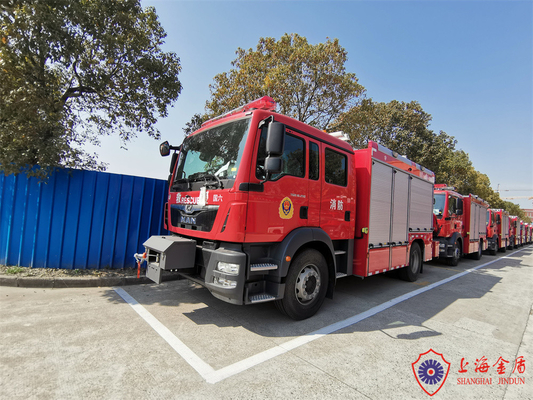 MAN Chassis 4x2 Drive Kendaraan Pemadam Kebakaran Penyelamatan Darurat 213Kw dengan Derek